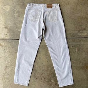 Vintage 90s Levi’s orange 550 tab tan off white denim jeans. Made in USA.